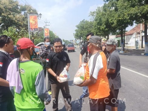 FOTO : Komonitas Advokad berbagi,memberikan pemahaman pentingnya penggunaan masker untuk para pengguna jalan. FOTO : Komonitas Advokad berbagi,memberikan pemahaman pentingnya penggunaan masker untuk para pengguna jalan.