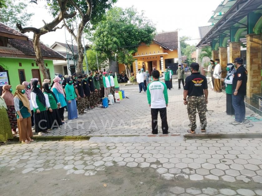 FOTO : Satgas covid-19 NU Kelurahan Mangunsuman melaksanakan Pengukuhan dan Penyemprotan Disinfektan.