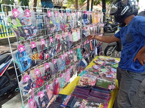 Foto : Penjual Masker di Jalan Gajah Mada kabupaten Ponorogo