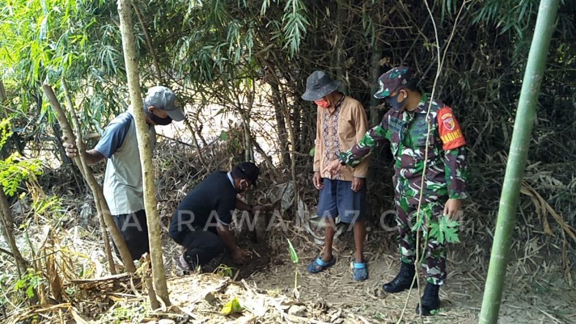 Foto : Anggota Koramil 0802/07 melakukan komonikasi sosial di tengah wabah pandemi Corona