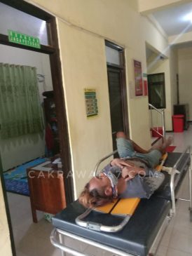 Foto : Pengendara CBR saat di rawat secara intensive di Puskemas setempat