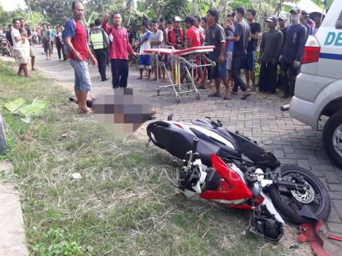 Foto : Pengendara Motor Beat meninggal di tempat