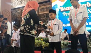 Gubernur Jatim Salurkan Santunan kepada 1000 Anak Yatim Ponorogo Gubernur Jatim Salurkan Santunan kepada 1000 Anak Yatim Ponorogo