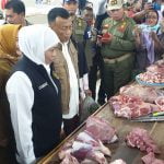 Konfirmasi Stok dan Harga Bahan Pokok, Gubernur Jatim Sidak Pasar Legi Ponorogo