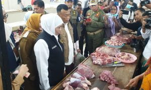 Konfirmasi Stok dan Harga Bahan Pokok, Gubernur Jatim Sidak Pasar Legi Ponorogo Konfirmasi Stok dan Harga Bahan Pokok, Gubernur Jatim Sidak Pasar Legi Ponorogo