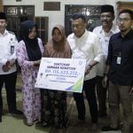 Kang Bupati Serahkan Santunan JKK dan JKM 115 Juta