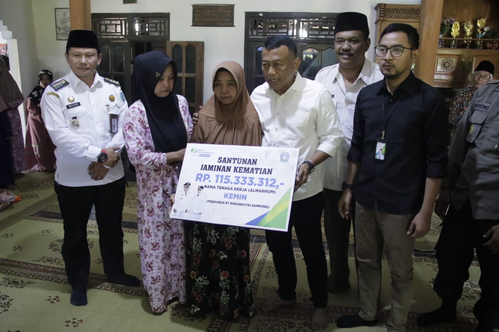 Kang Bupati Serahkan Santunan JKK dan JKM 115 Juta 