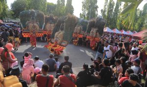 Peringati HUT ke-527 Ponorogo DPRD Ponorogo menggandeng 130 pedagang kecil, sediakan makanan - minuman gratis dan hiburan bagi masyarakat,